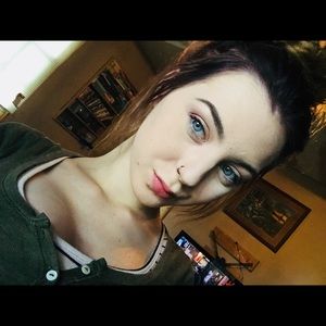 Meet your Posher, Caitlin